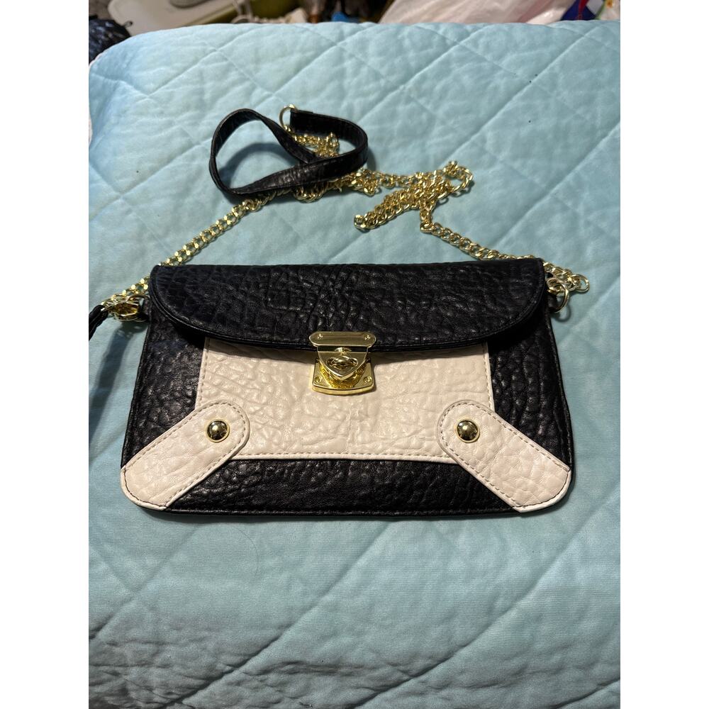 Steve Madden crossbody ‎ black and white purse and wristlet.